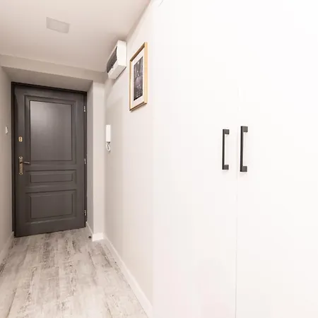 Apartament Dietla 32 *