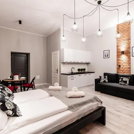 Apartament Dietla 32 *